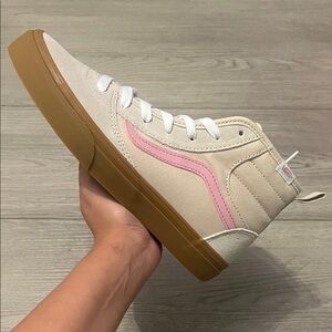 Grade School/Women’s Vans Ashwood Hi Decon Suede Sneakers